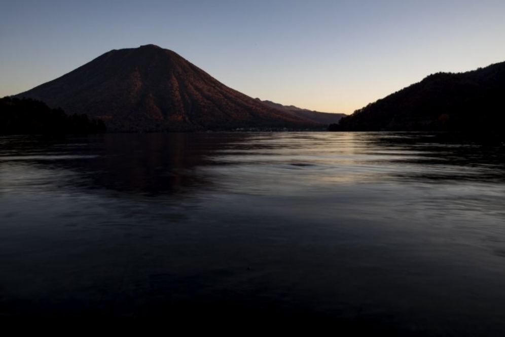 中禅寺湖と男体山